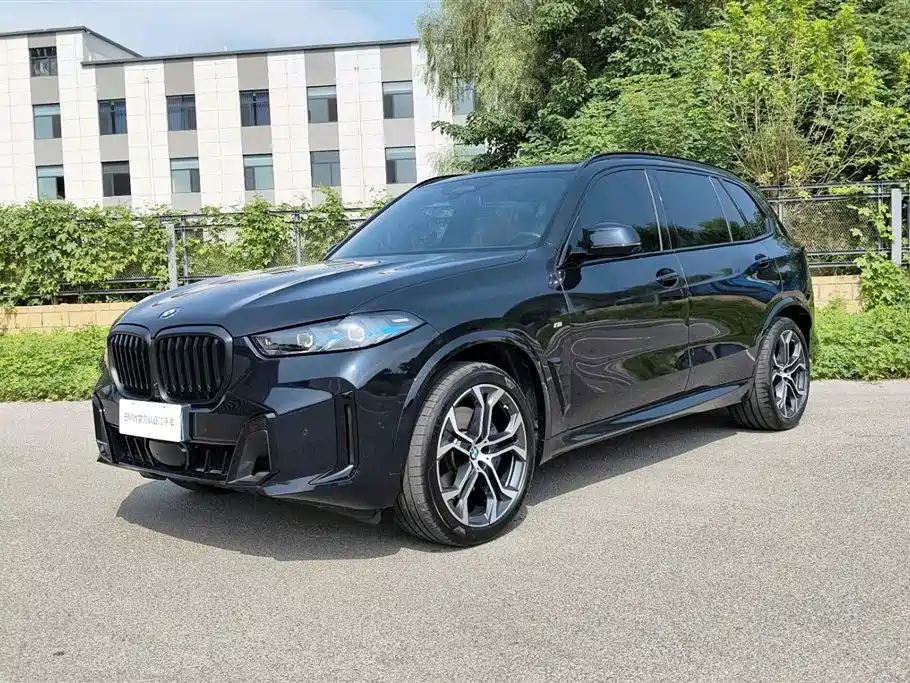 宝马X5 2025款 xDrive 40Li 尊享型M运动曜夜套装 2025