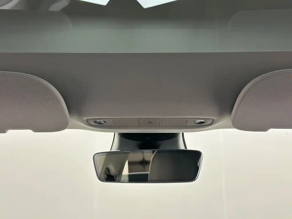 Tesla Model 3 — миниатюра 24