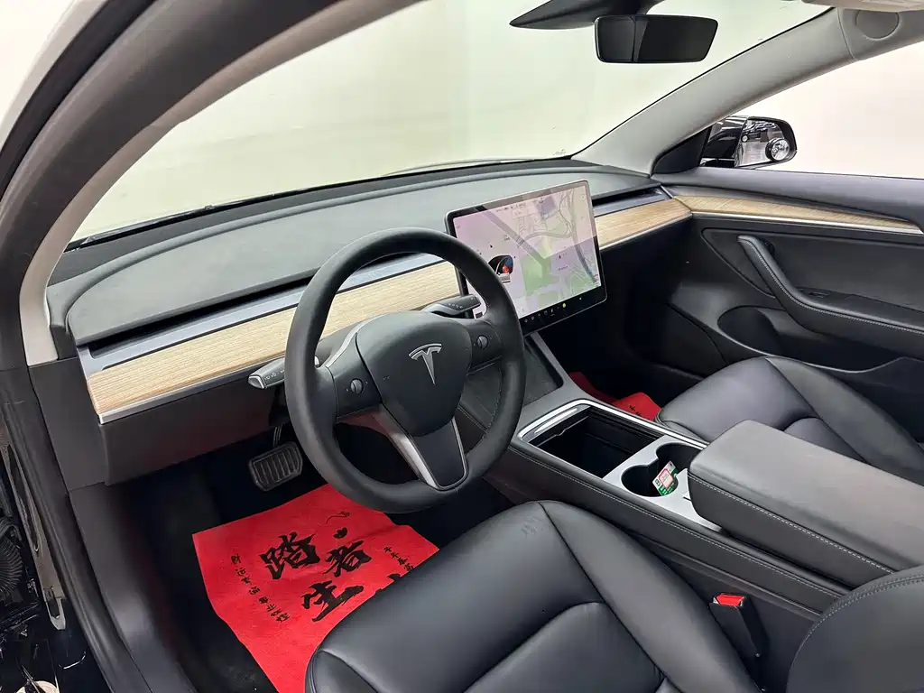 Tesla Model 3 — миниатюра 16