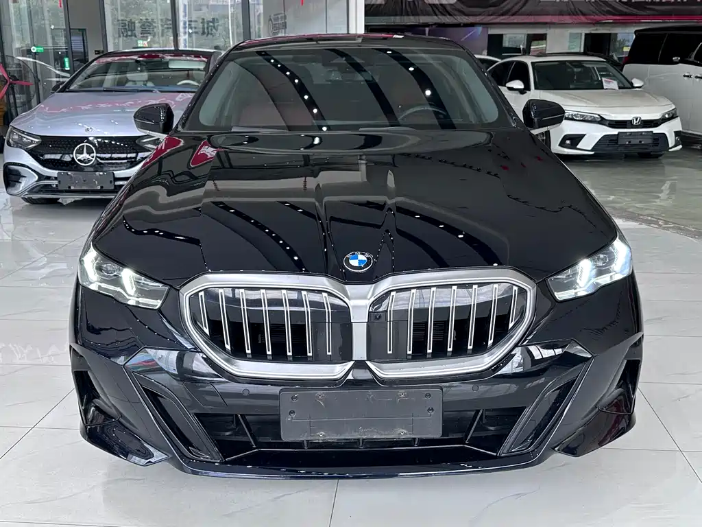 BMW 5 Series — миниатюра 2