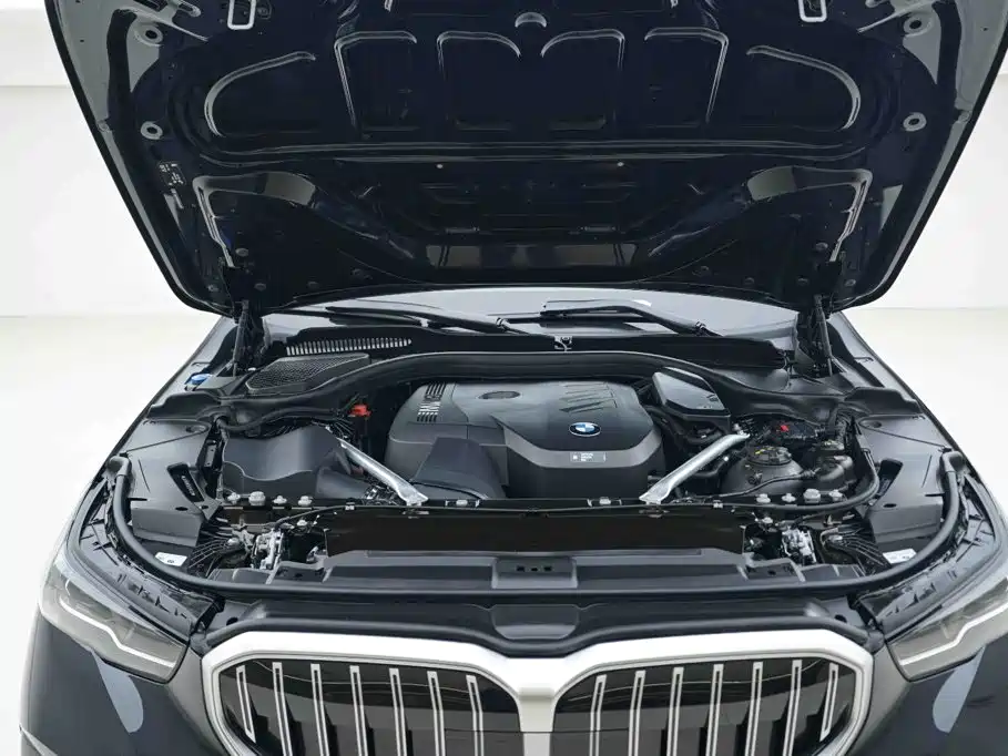 BMW 5 Series — миниатюра 7