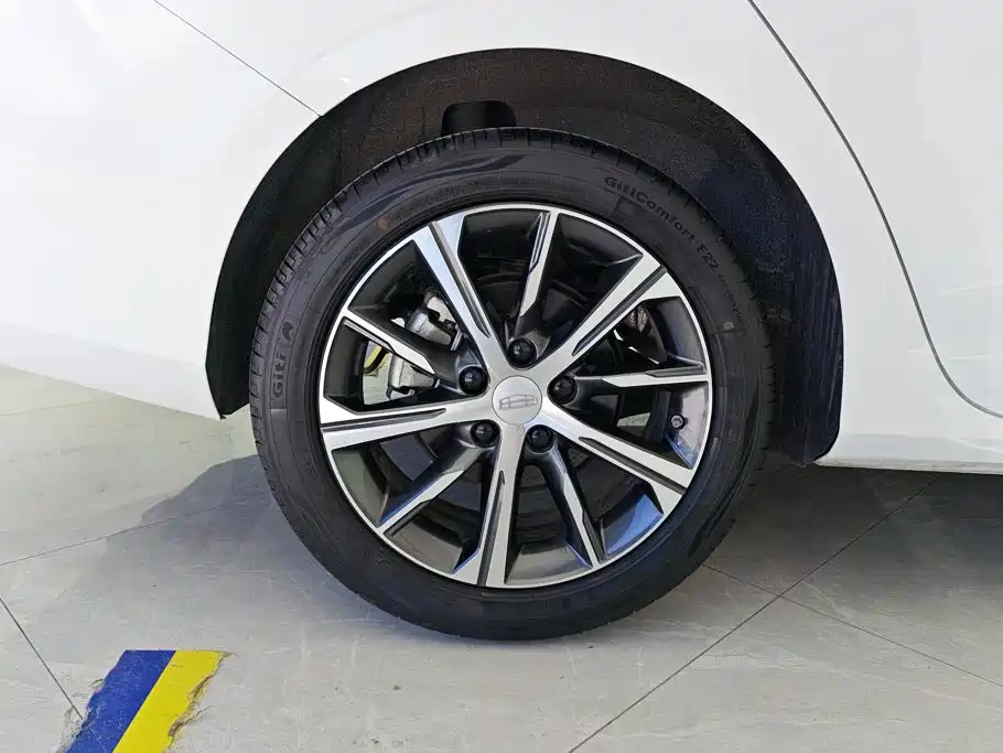 Geely Emgrand — миниатюра 6