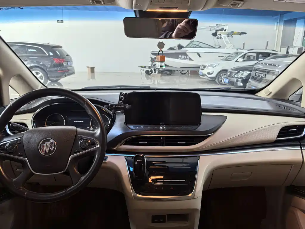 Buick GL8 — миниатюра 6