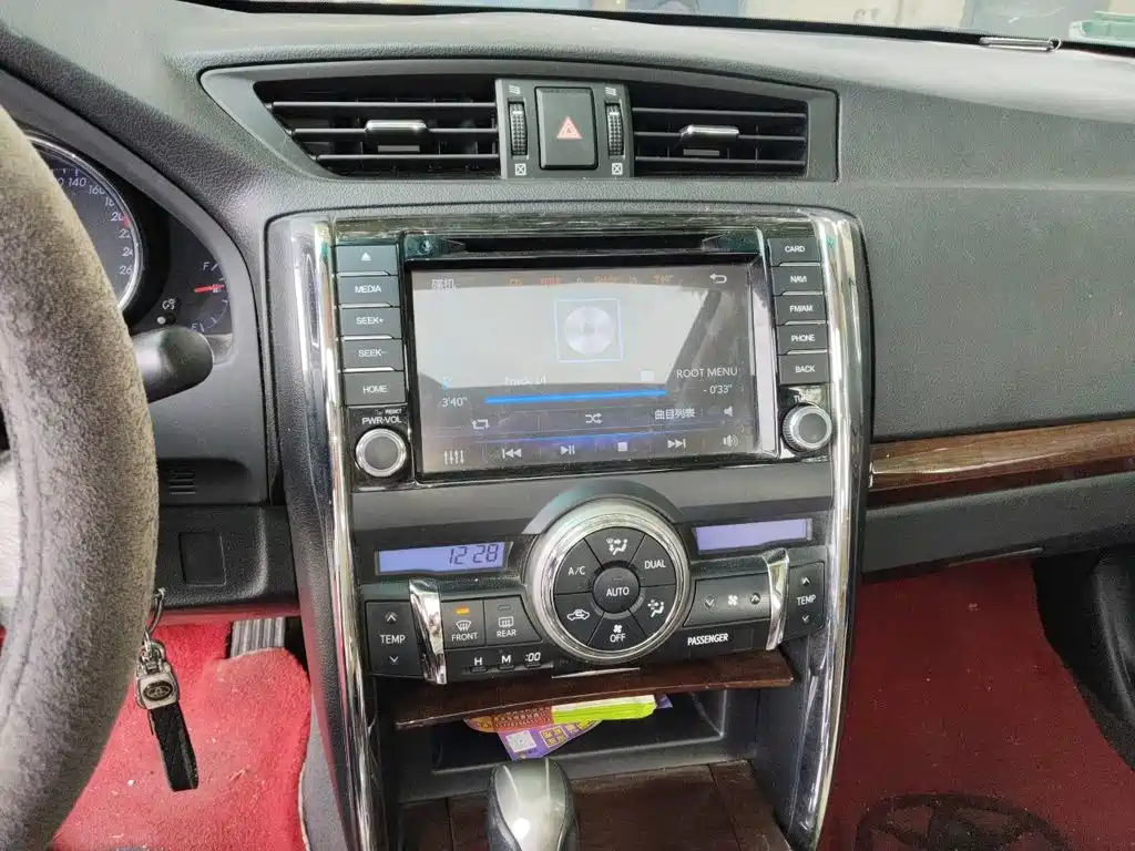 Toyota Reiz — миниатюра 9