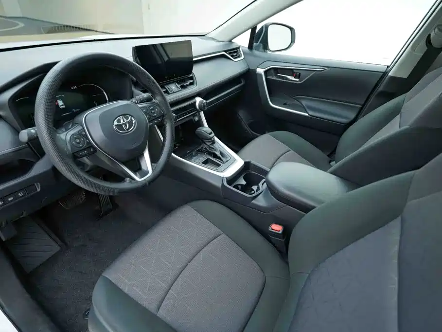 Toyota RAV4 — миниатюра 9
