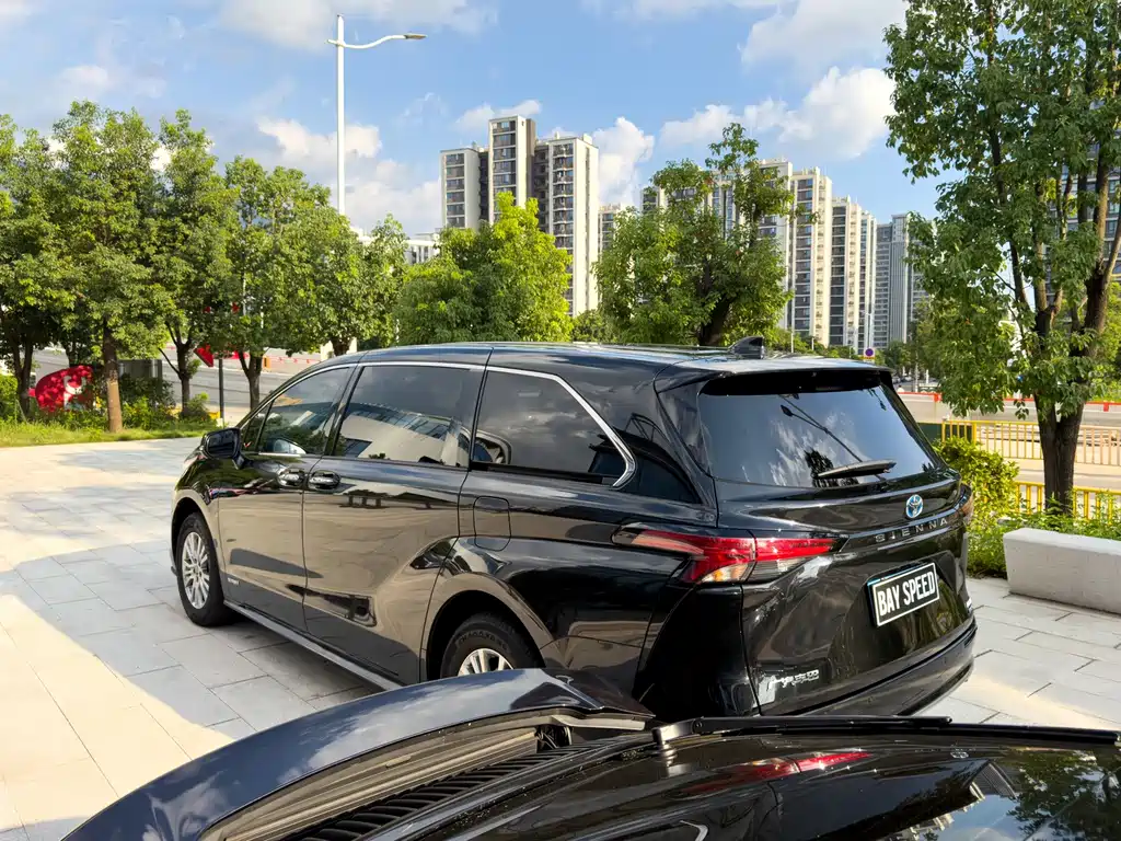 Toyota Sienna — миниатюра 7