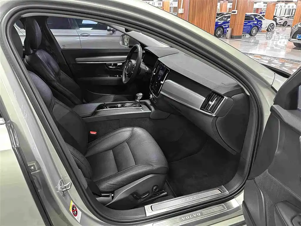 Volvo S90 2018 T4