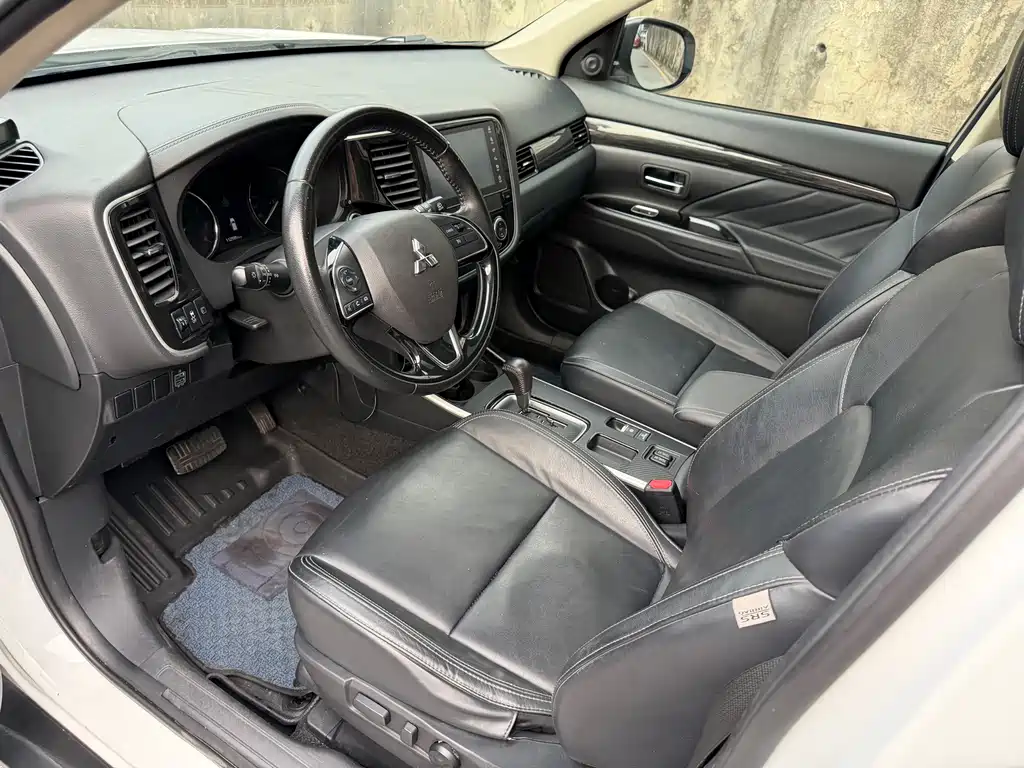 Mitsubishi Outlander — миниатюра 8