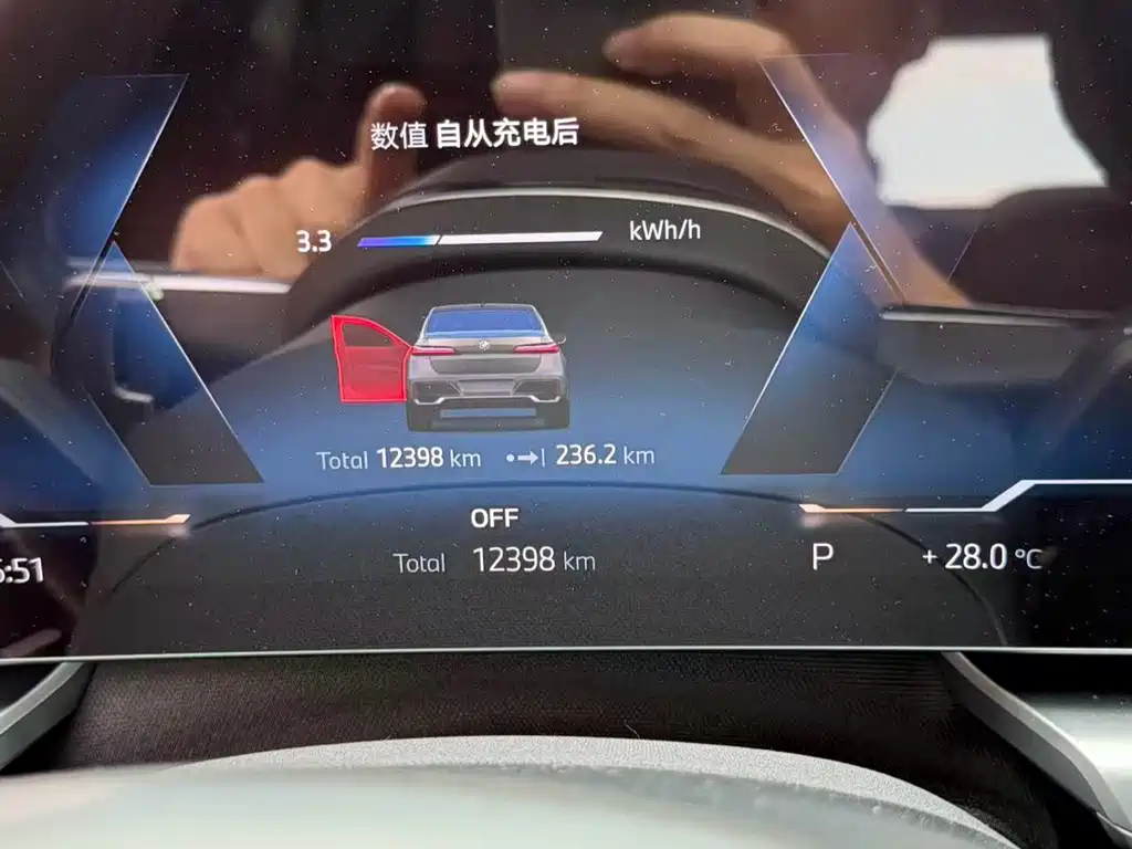 BMW i7 — миниатюра 12
