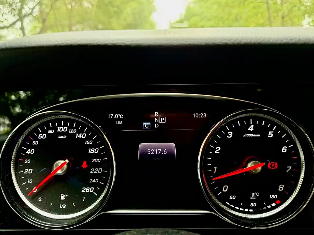 Mercedes-Benz E-Class (Import) — миниатюра 5