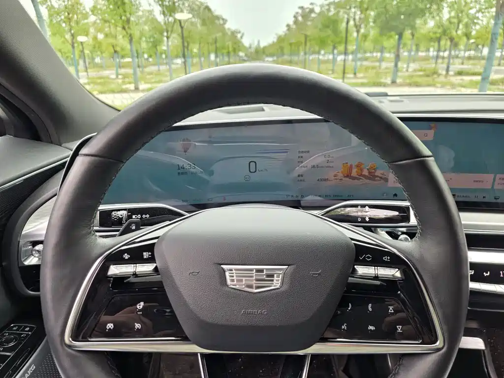 Cadillac Lyriq — миниатюра 13