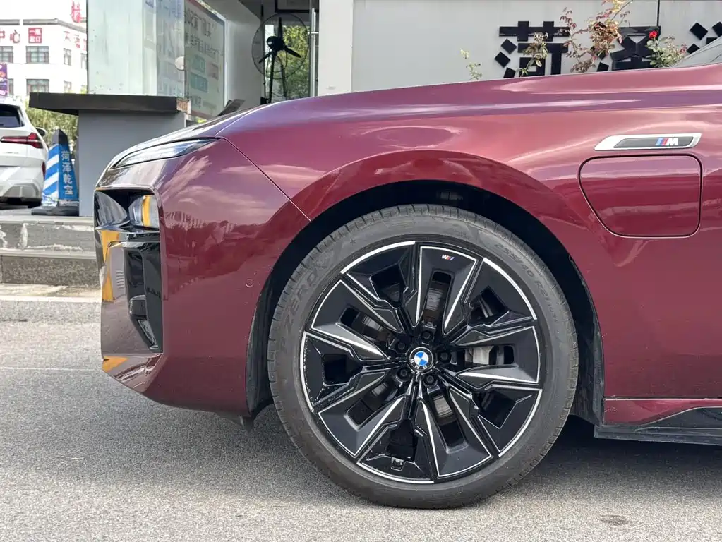 BMW i7 — миниатюра 3