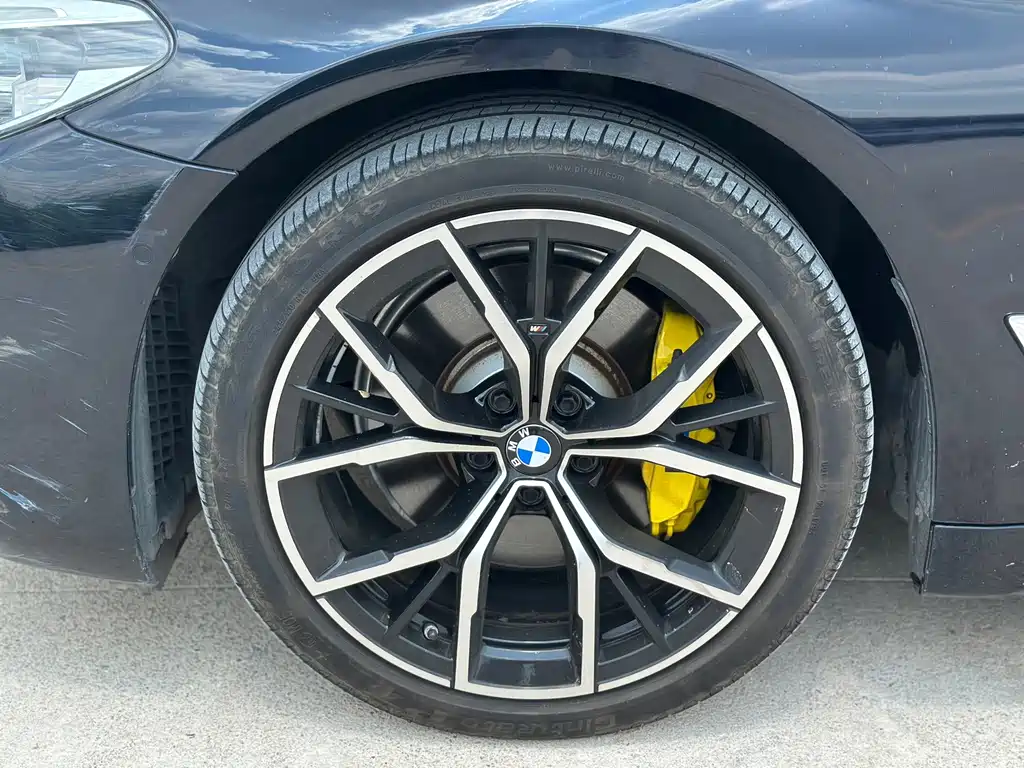 BMW 5 Series — миниатюра 21