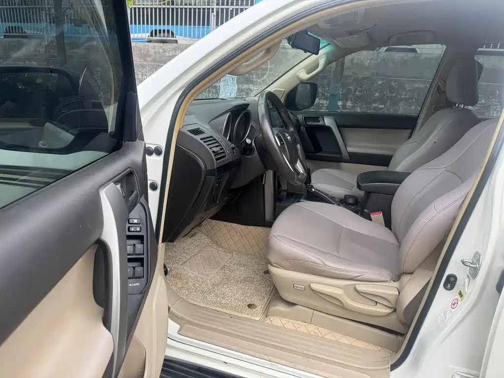 Toyota Land Cruiser Prado 2010 2.7L AT Standard