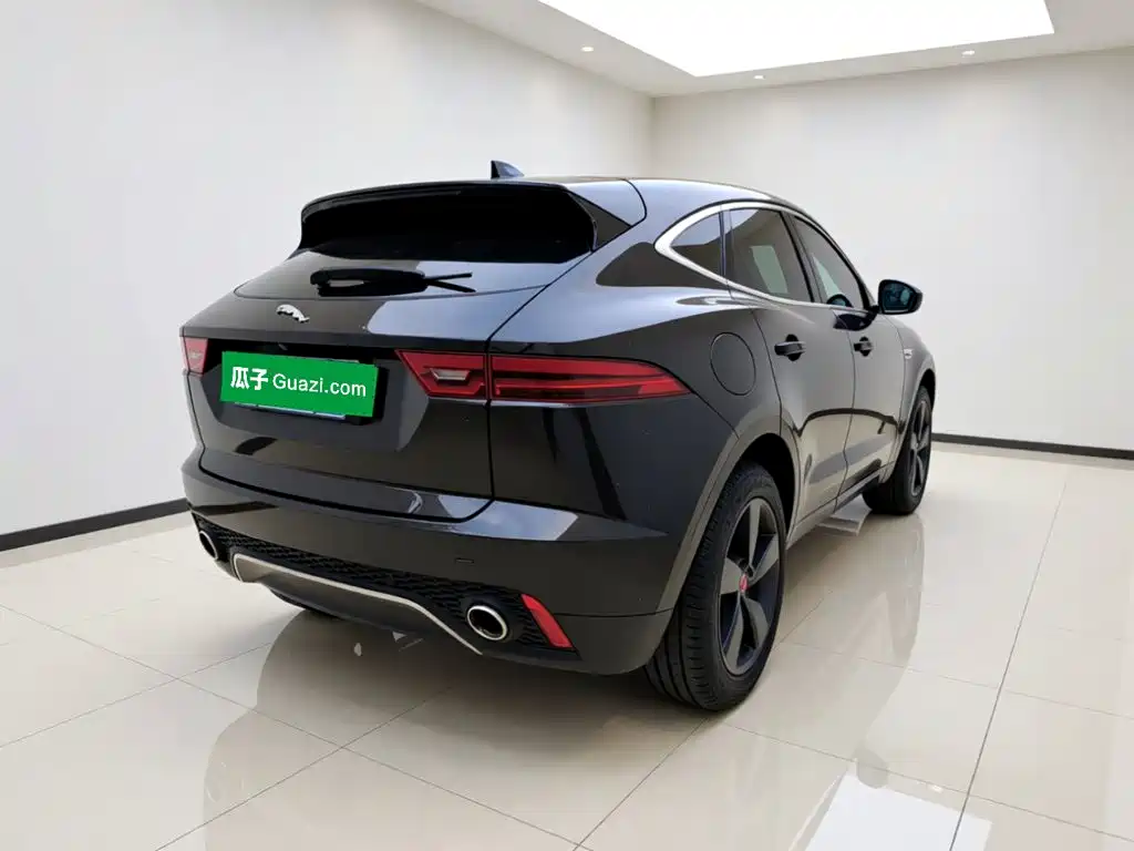 Jaguar E-PACE — миниатюра 6