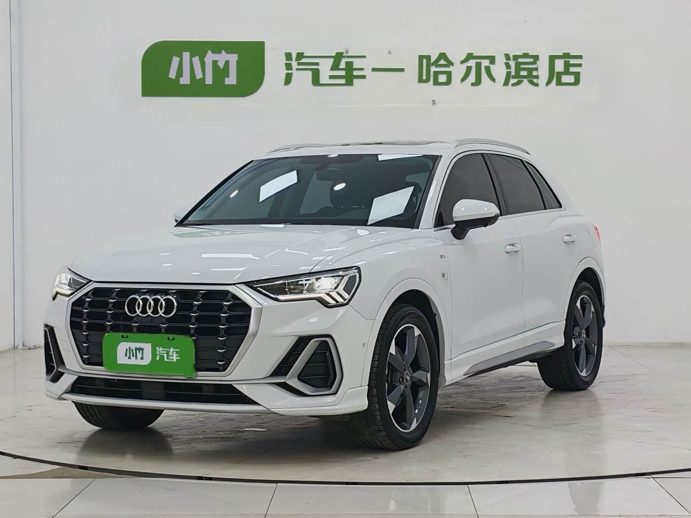Audi Q3 1.4 л 2022 г. Белый, пробег 24000 км