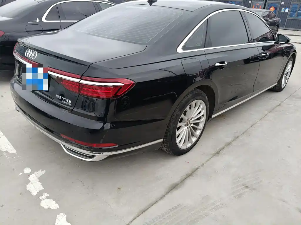 AUDI A8