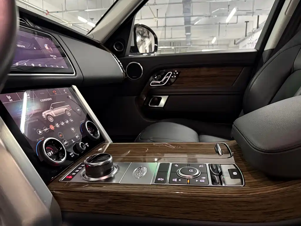 Land Rover Range Rover — миниатюра 8