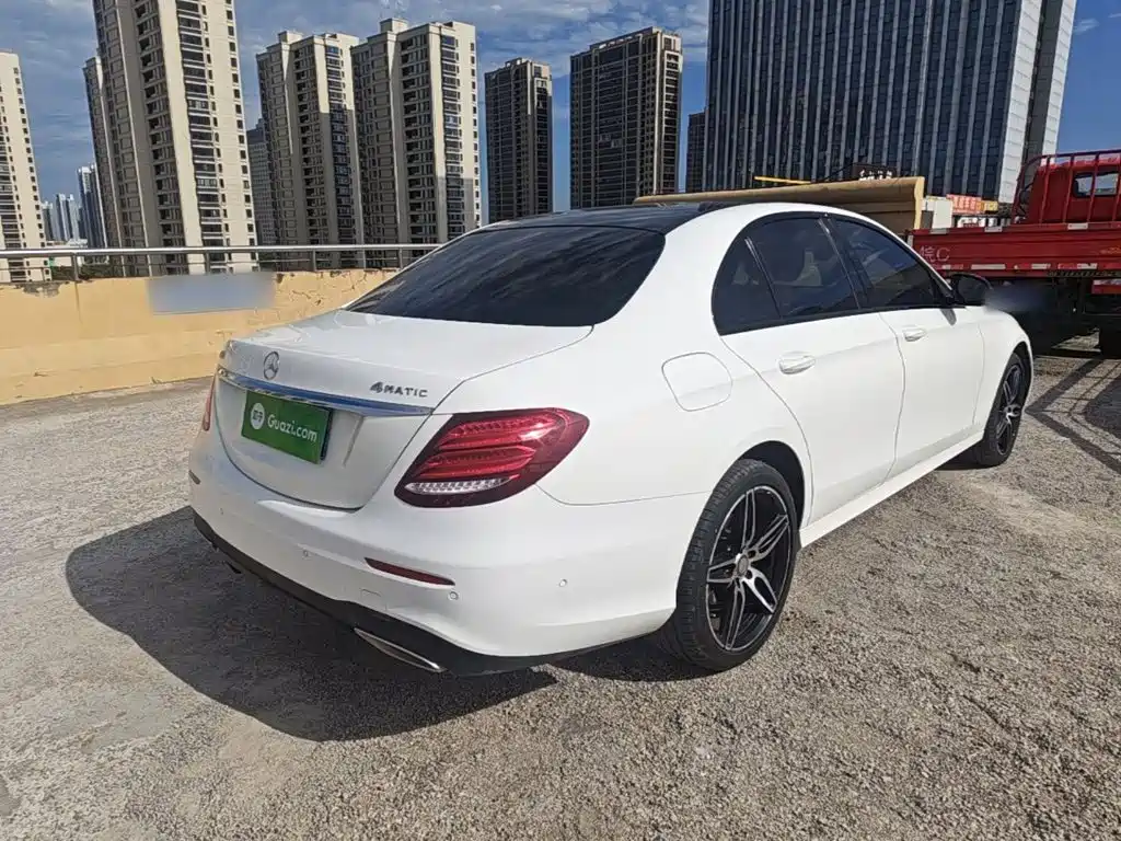 Mercedes-Benz E-Class — миниатюра 7