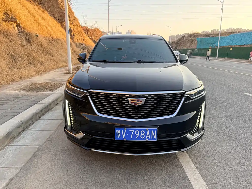 CADILLAC XT6