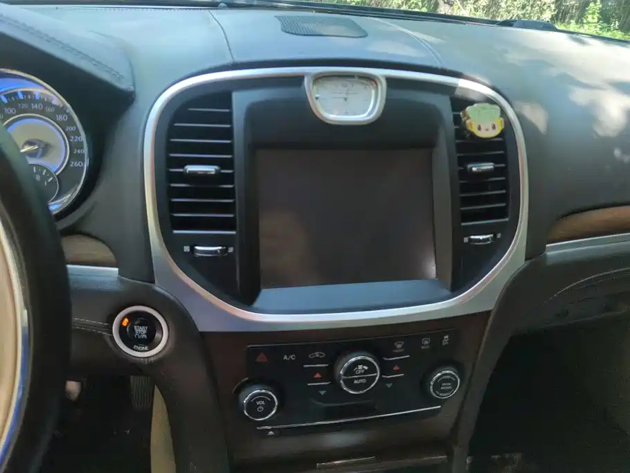 Chrysler 300C — миниатюра 13