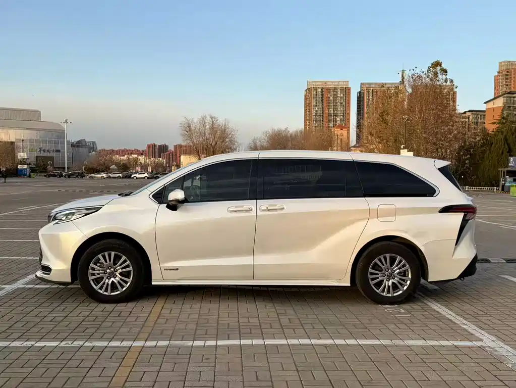 TOYOTA SIENNA