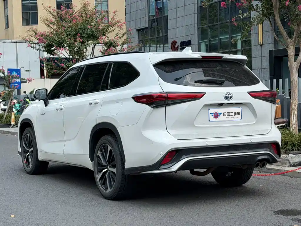 Toyota Crown Kluger — миниатюра 4