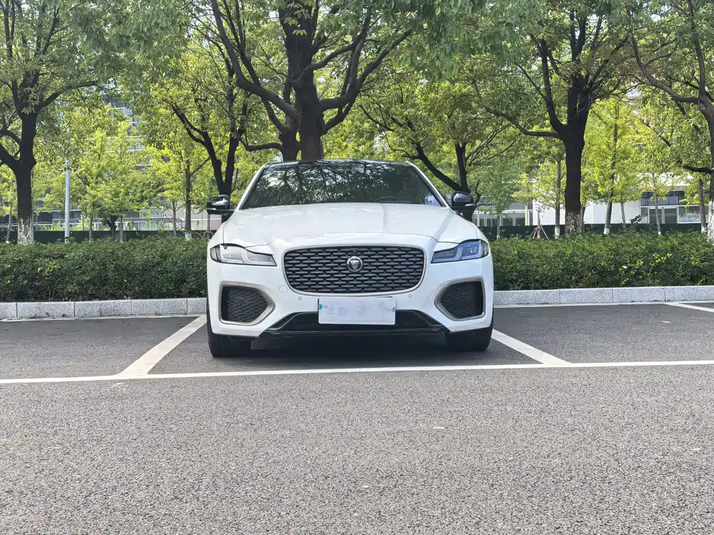 Jaguar XFL — миниатюра 3