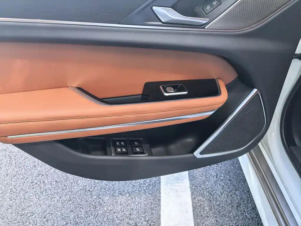 Jaguar XFL — миниатюра 16