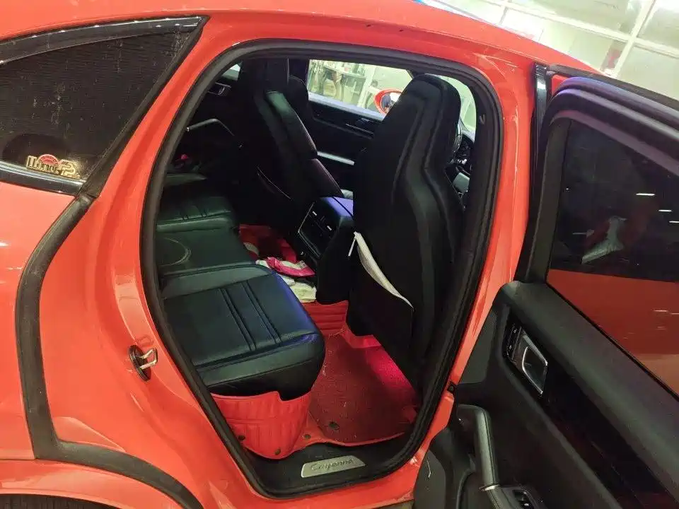 Porsche Cayenne — миниатюра 4