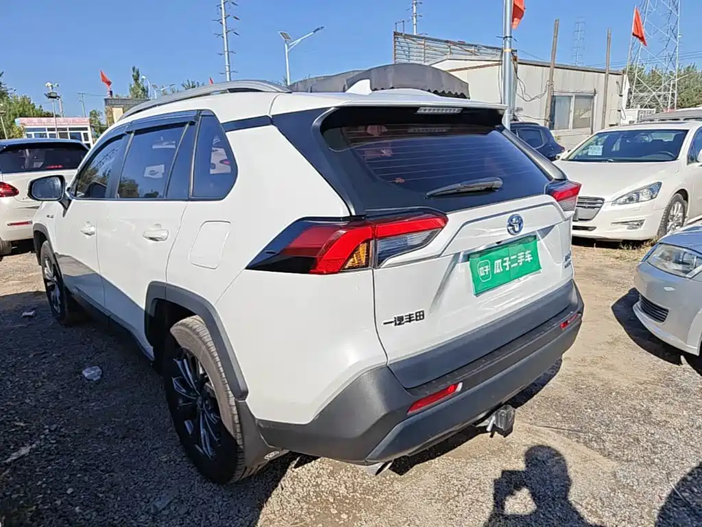 Toyota RAV4 — миниатюра 5