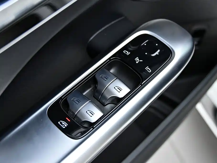 Mercedes-Benz C-Class — миниатюра 23
