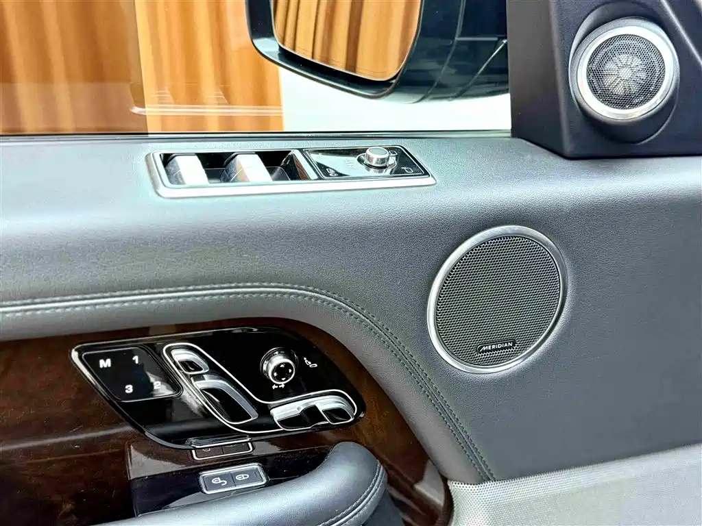 Land Rover Range Rover — миниатюра 16