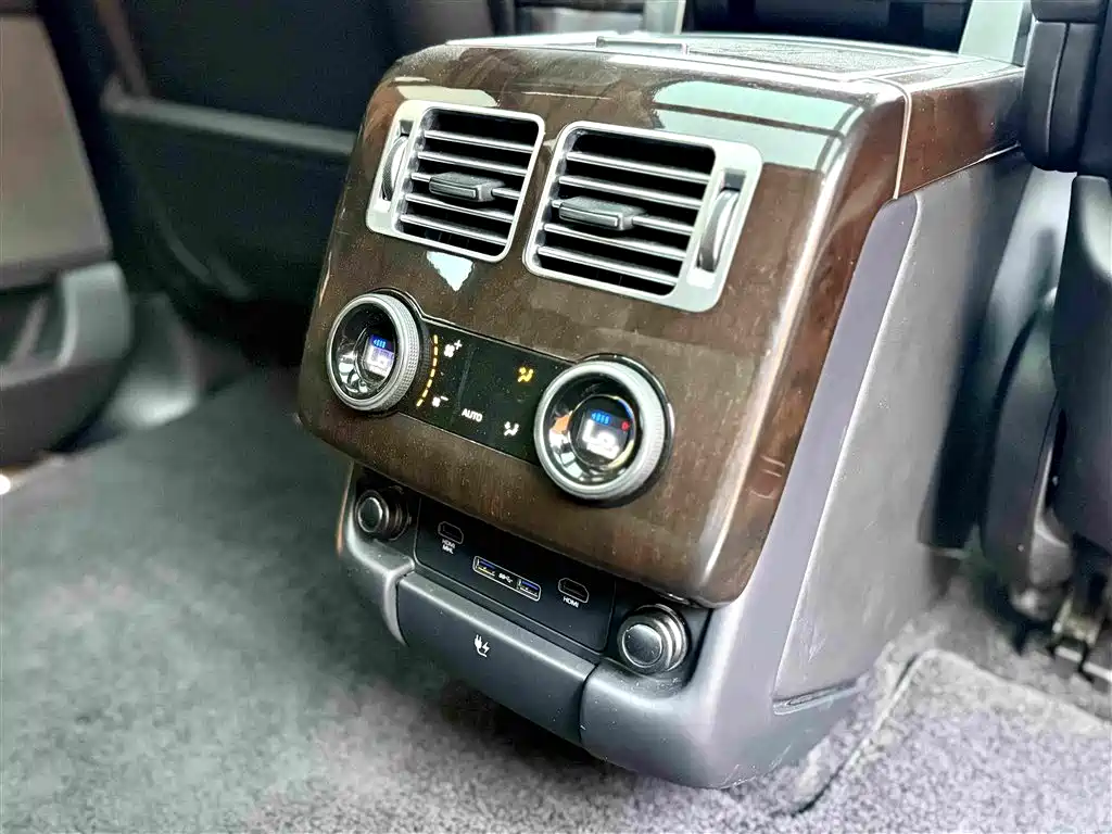 Land Rover Range Rover — миниатюра 17