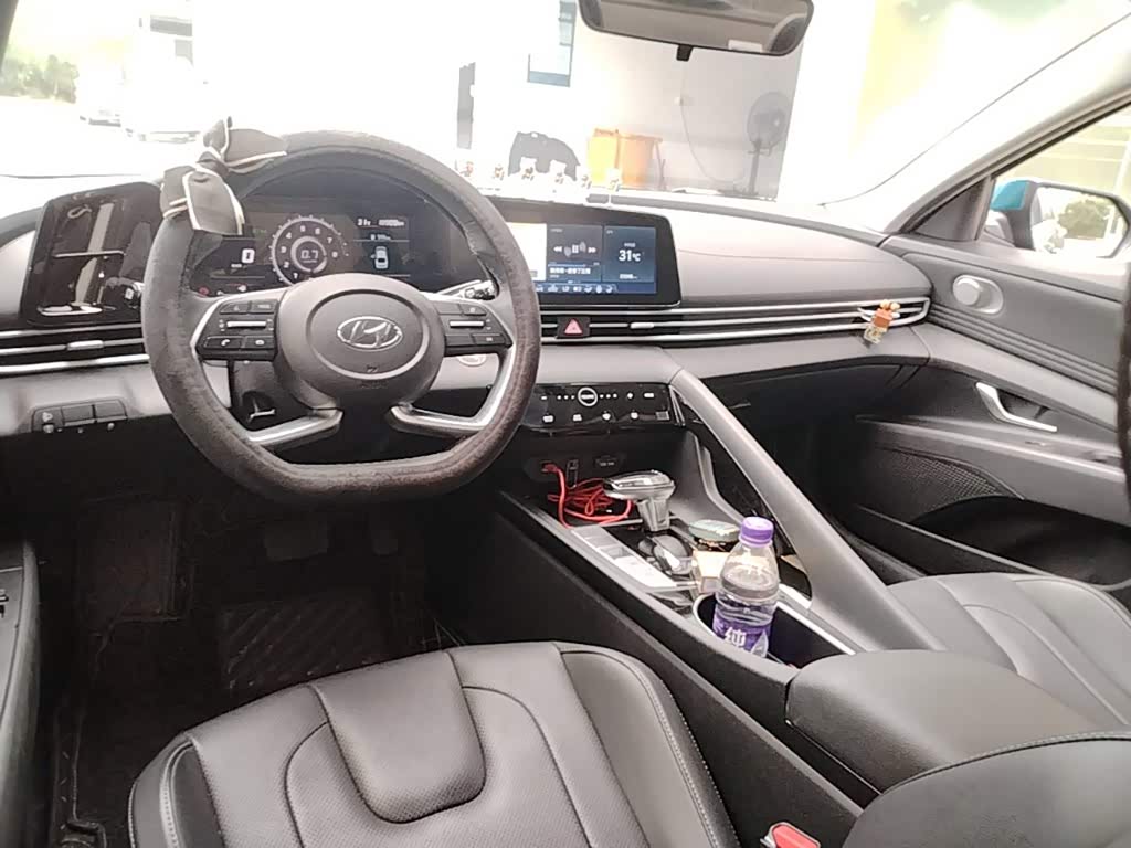 Hyundai Elantra 1.5 л 2022 г. Голубой, пробег 18900 км