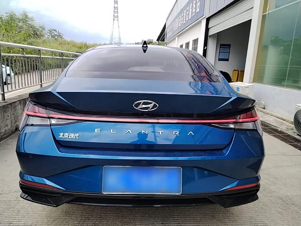 Hyundai Elantra 1.5 л 2022 г. Голубой, пробег 18900 км