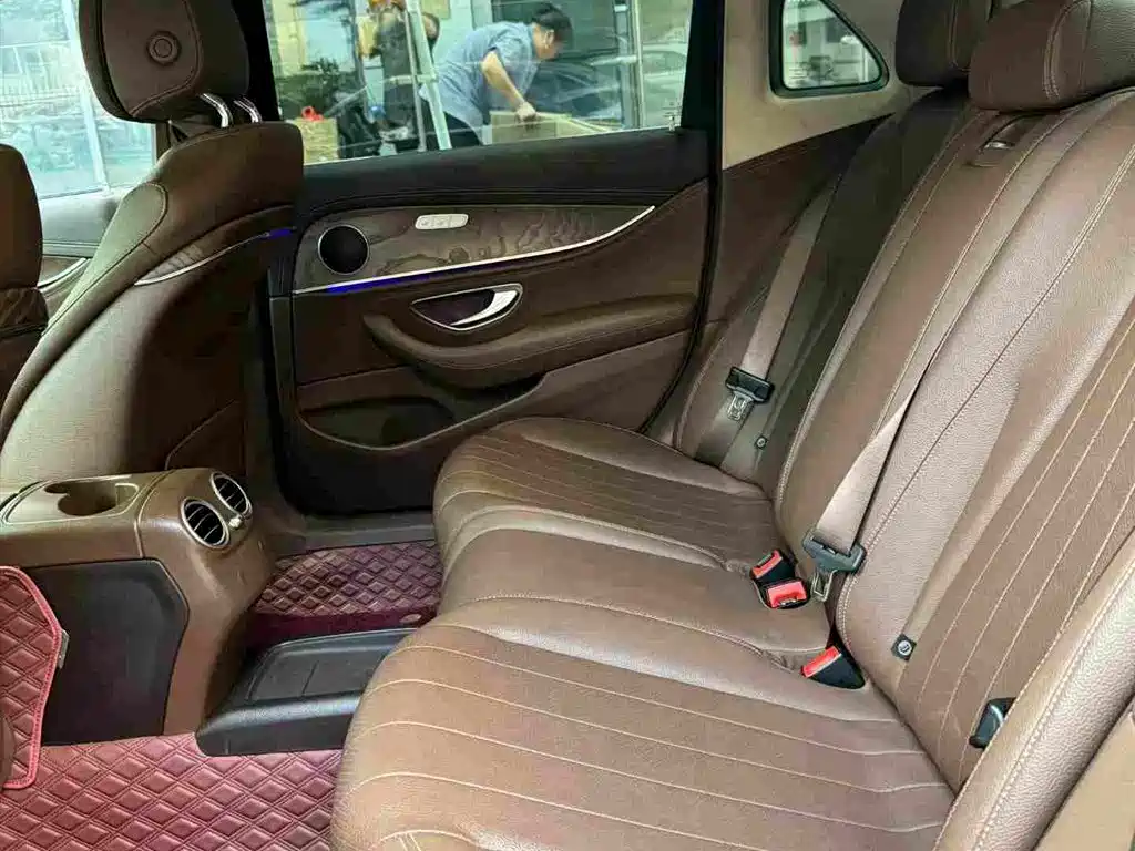 Mercedes-Benz E-Class — миниатюра 10