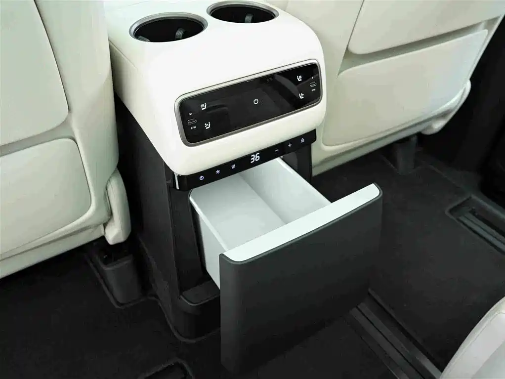 Li Auto Li MEGA — миниатюра 23