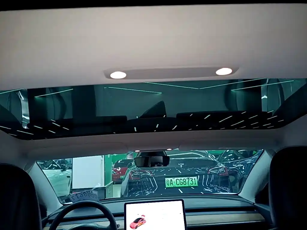 Tesla Model 3 — миниатюра 18