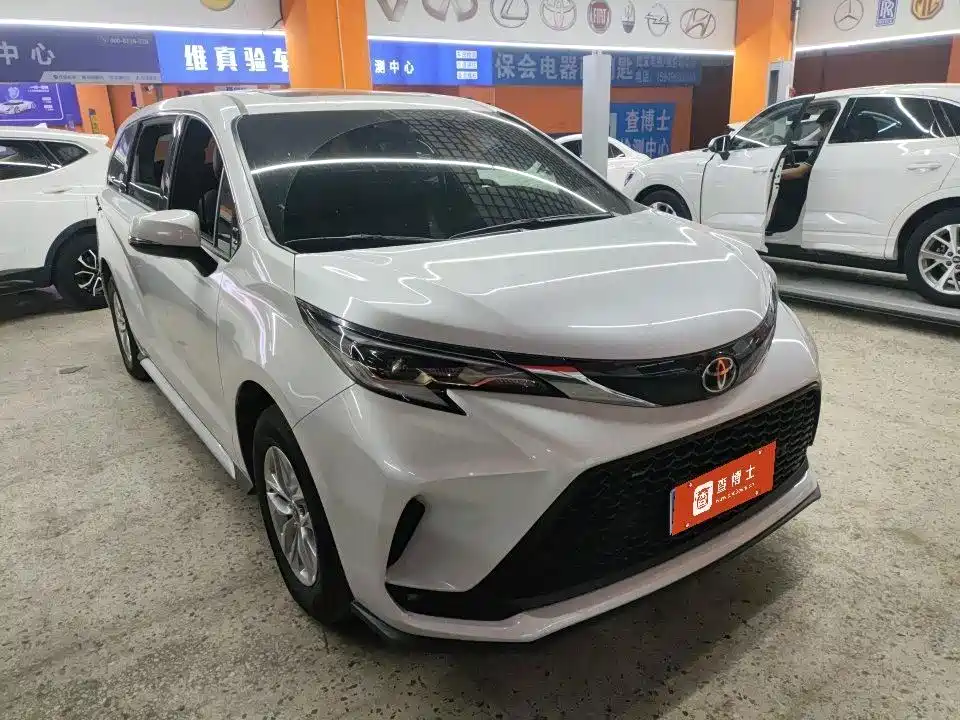 Toyota Granvia — миниатюра 2