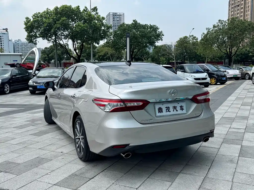 Toyota Camry — миниатюра 9