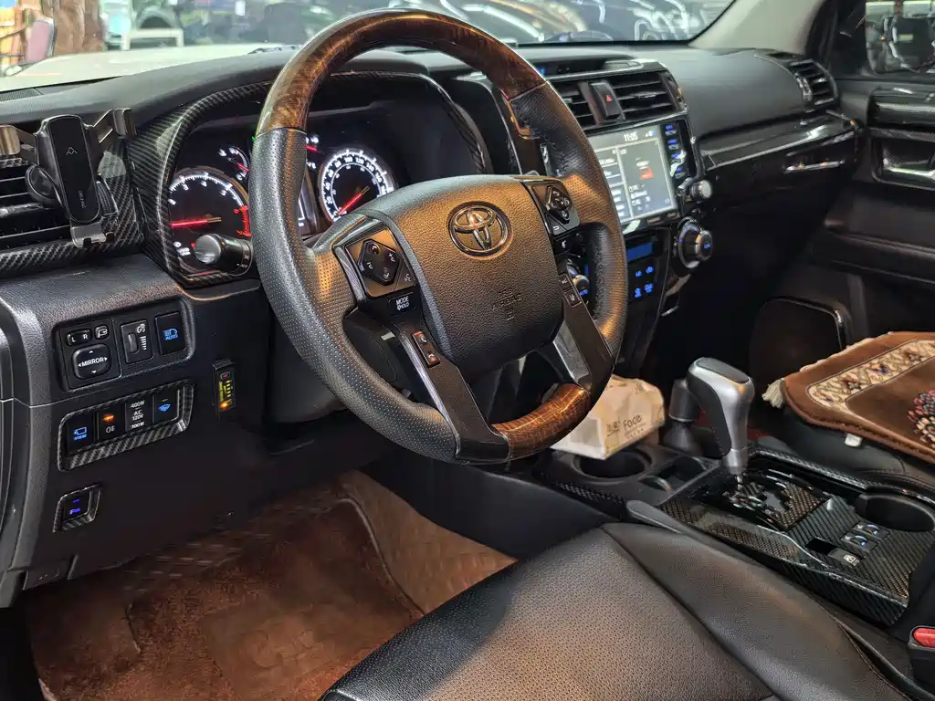 Toyota 4Runner — миниатюра 7