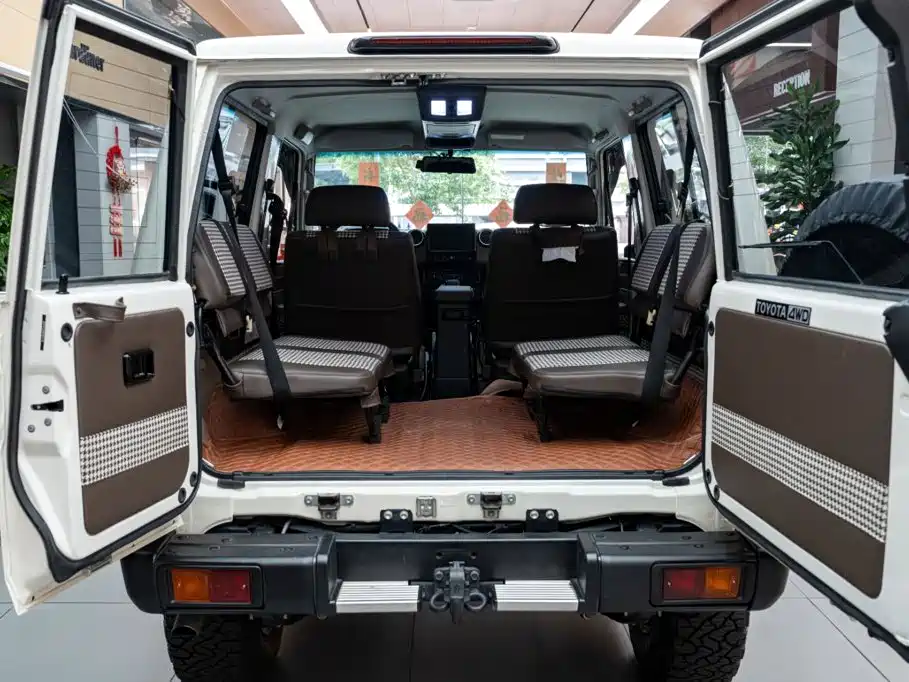 Toyota Land Cruiser — миниатюра 6