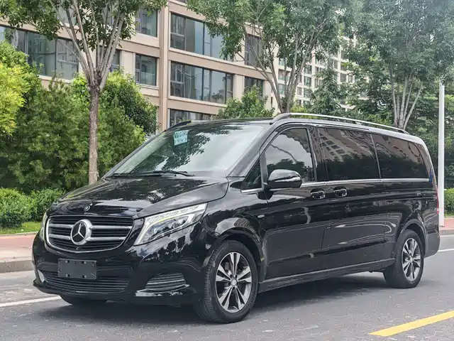 Mercedes-Benz V-Class — фото 1