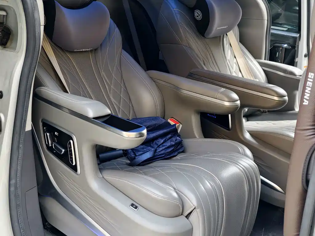 Toyota Sienna — миниатюра 11
