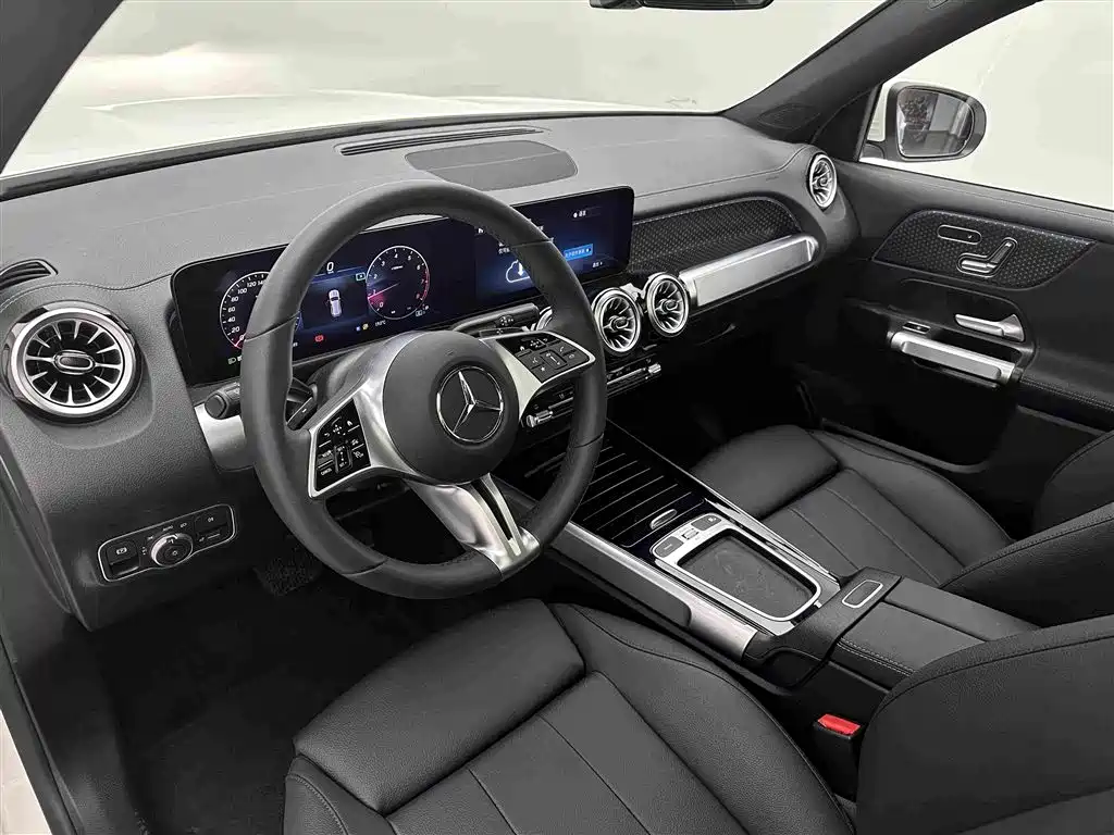 Mercedes-Benz GLB — миниатюра 16