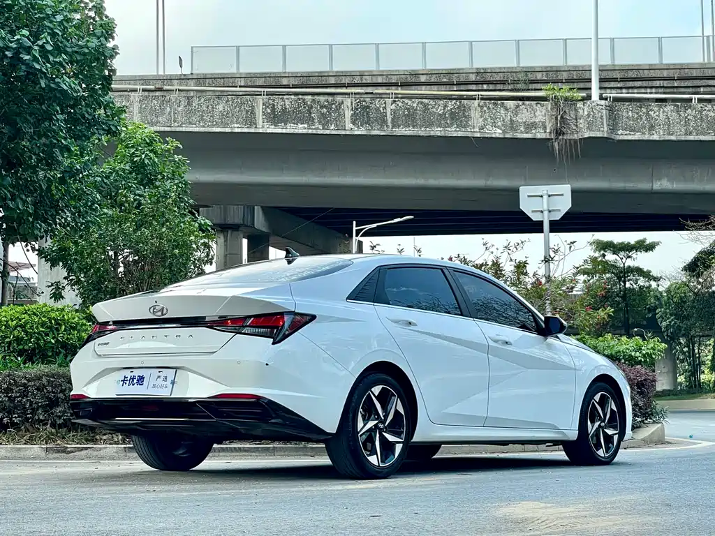 HYUNDAI ELANTRA