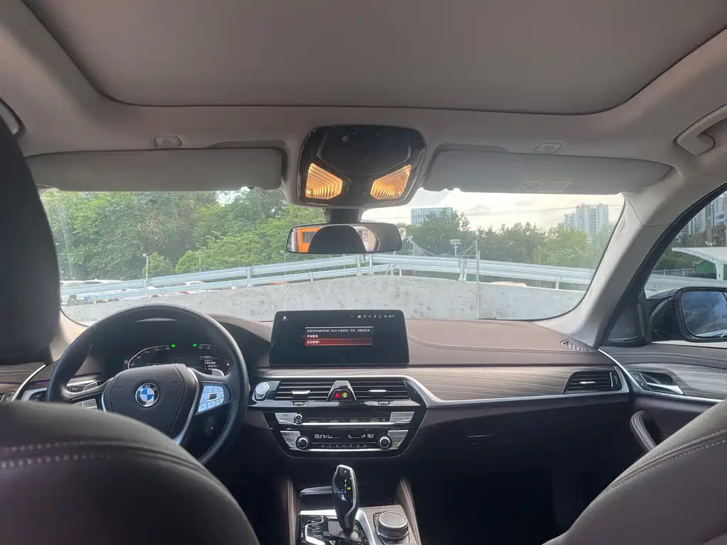 BMW 5 Series — миниатюра 5