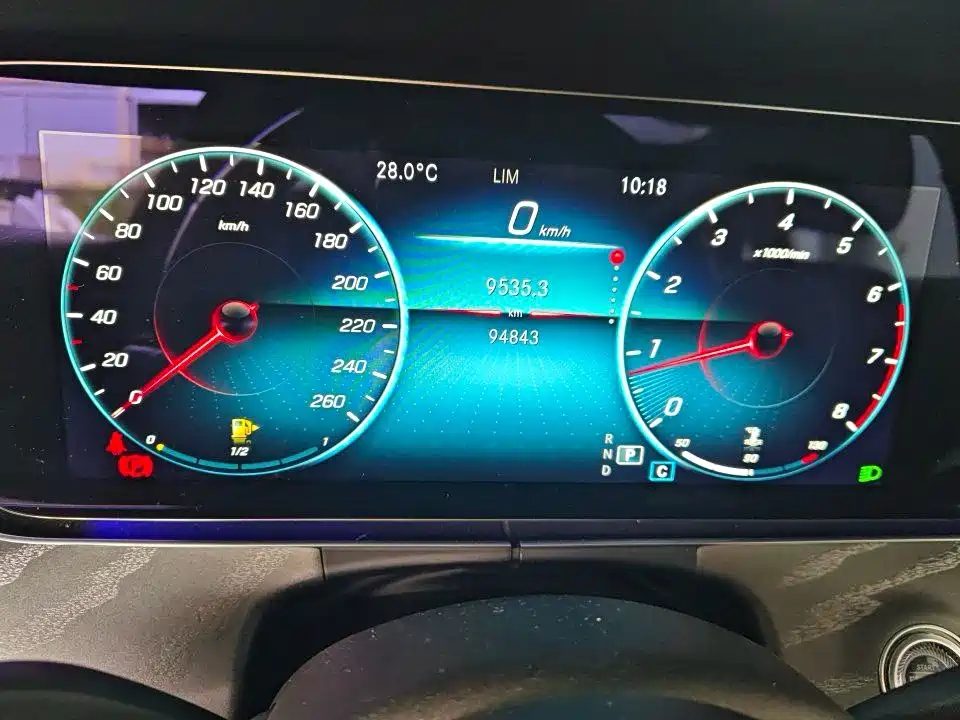 Mercedes-Benz E-Class — миниатюра 7
