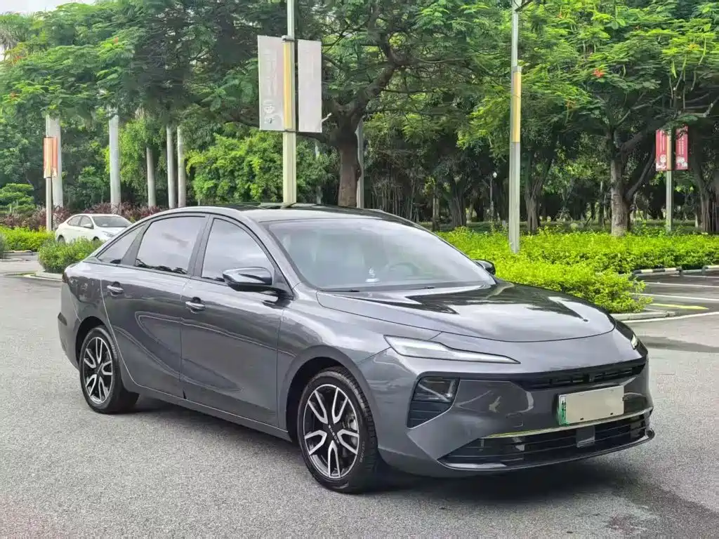 Roewe Young Wai D6 — миниатюра 4